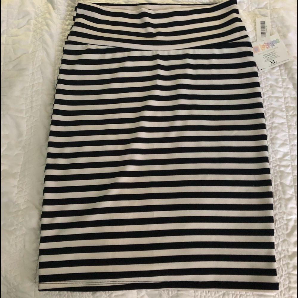 Black and white Lularoe Cassie skirt size:XL
